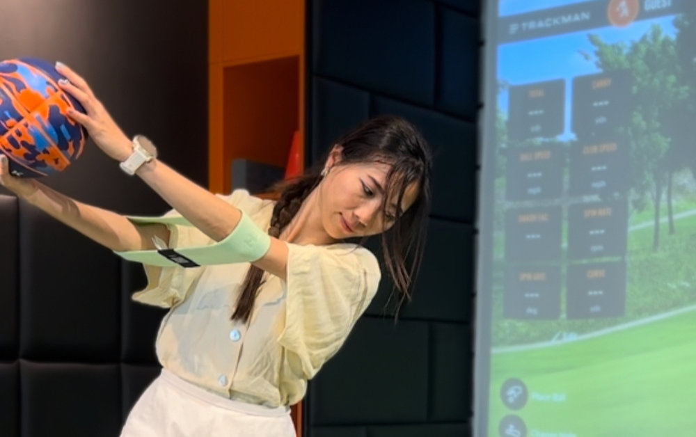 Beginner golfer learning the game